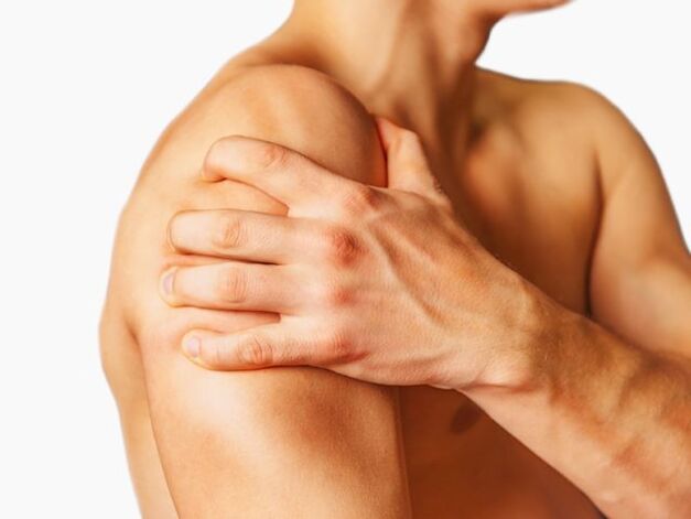 Pain, joint destruction and bone deformation accompany arthrosis