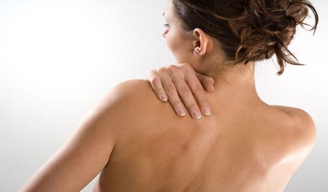 A woman is worried about pain under the left shoulder blade in the back